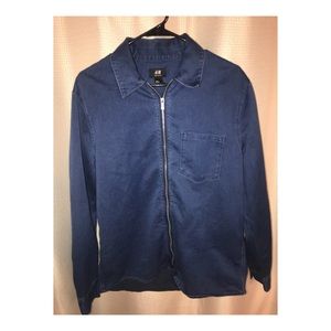 Thin blue regular fit cardigan.